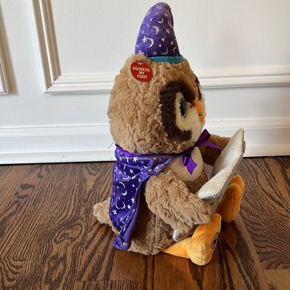 Cuddle Barn Octavius Storytelling Owl - Picture 5 of 7